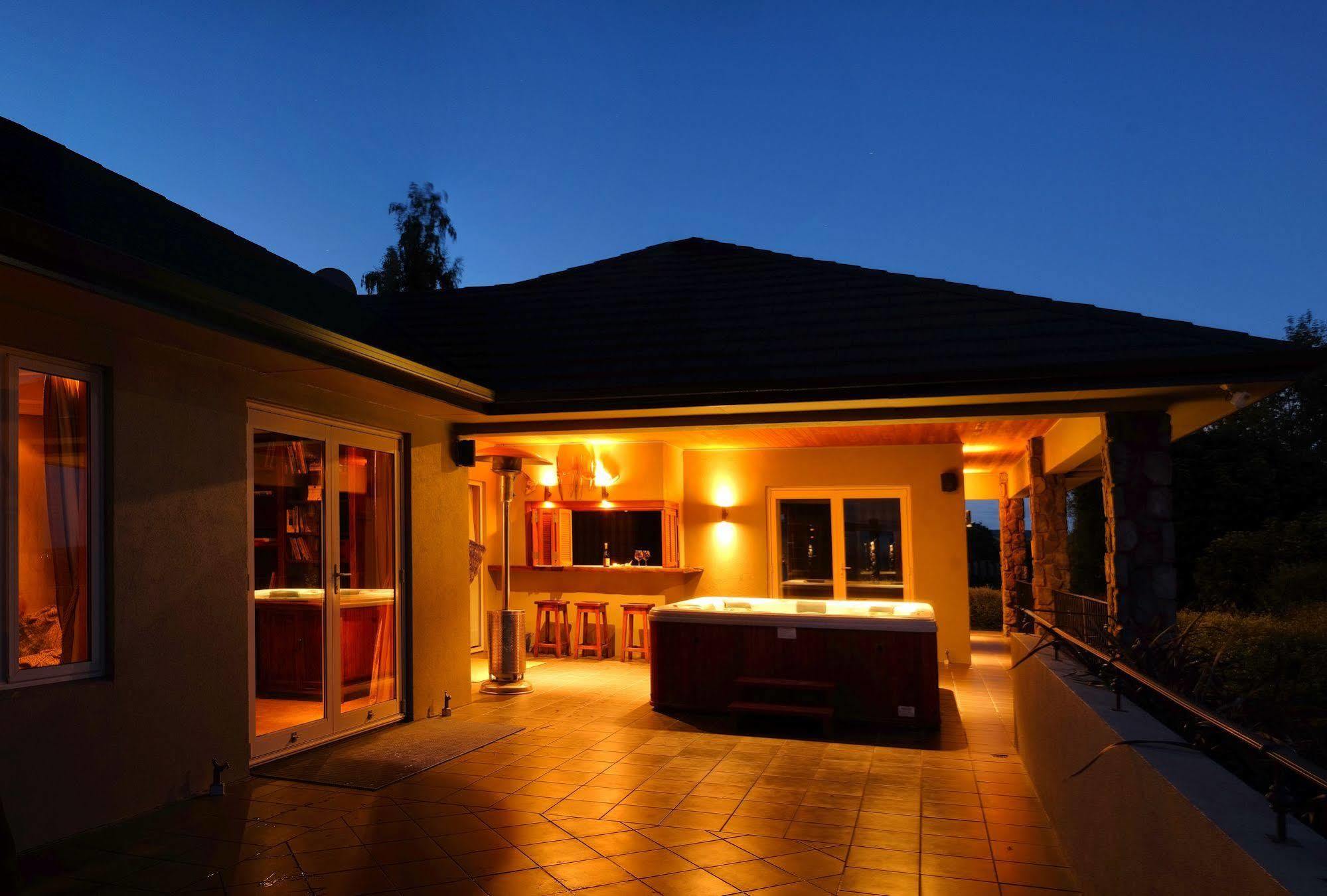 Tauhara Sunrise Lodge Taupo Exterior foto