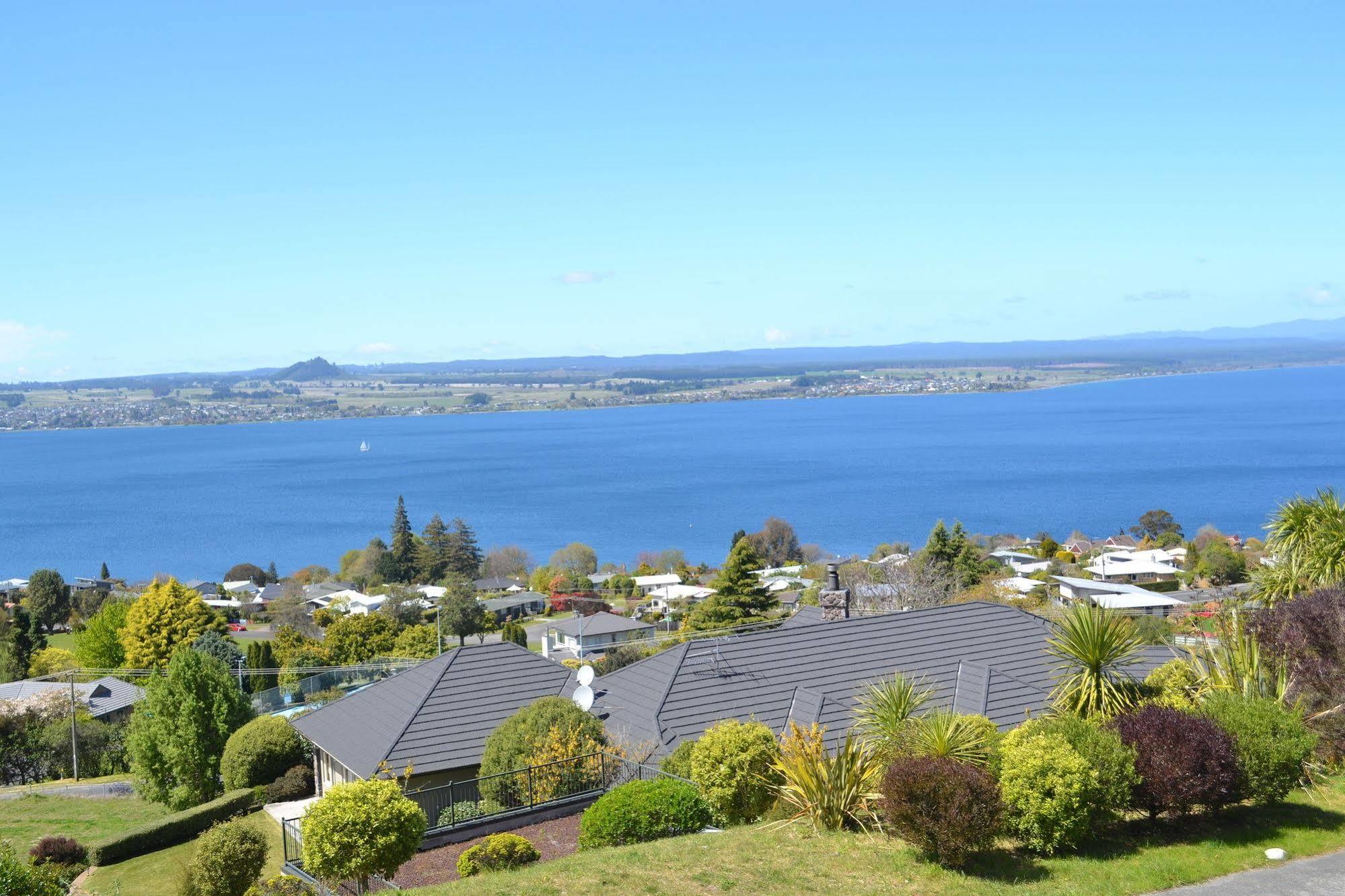 Tauhara Sunrise Lodge Taupo Exterior foto